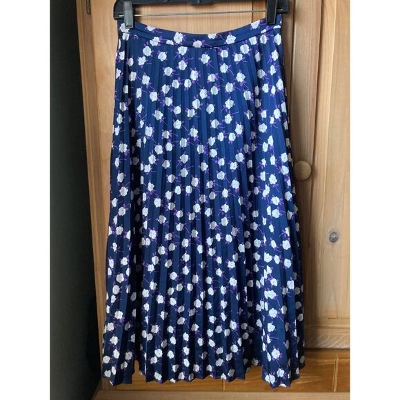 J. Crew | Pleated Midi Skirt in Scattered Peony Print | Size 2 - Picture 4 of 5